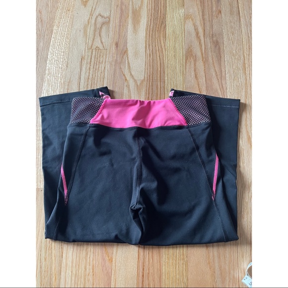 Victoria’s Secret VSX Capri leggings - Picture 6 of 7